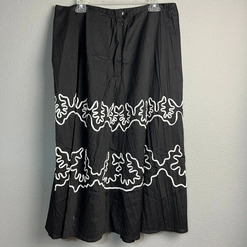 Napa Valley Black Midi Skirt Sz 16 White Embroidered‎ Embellished A-Line Pleated
